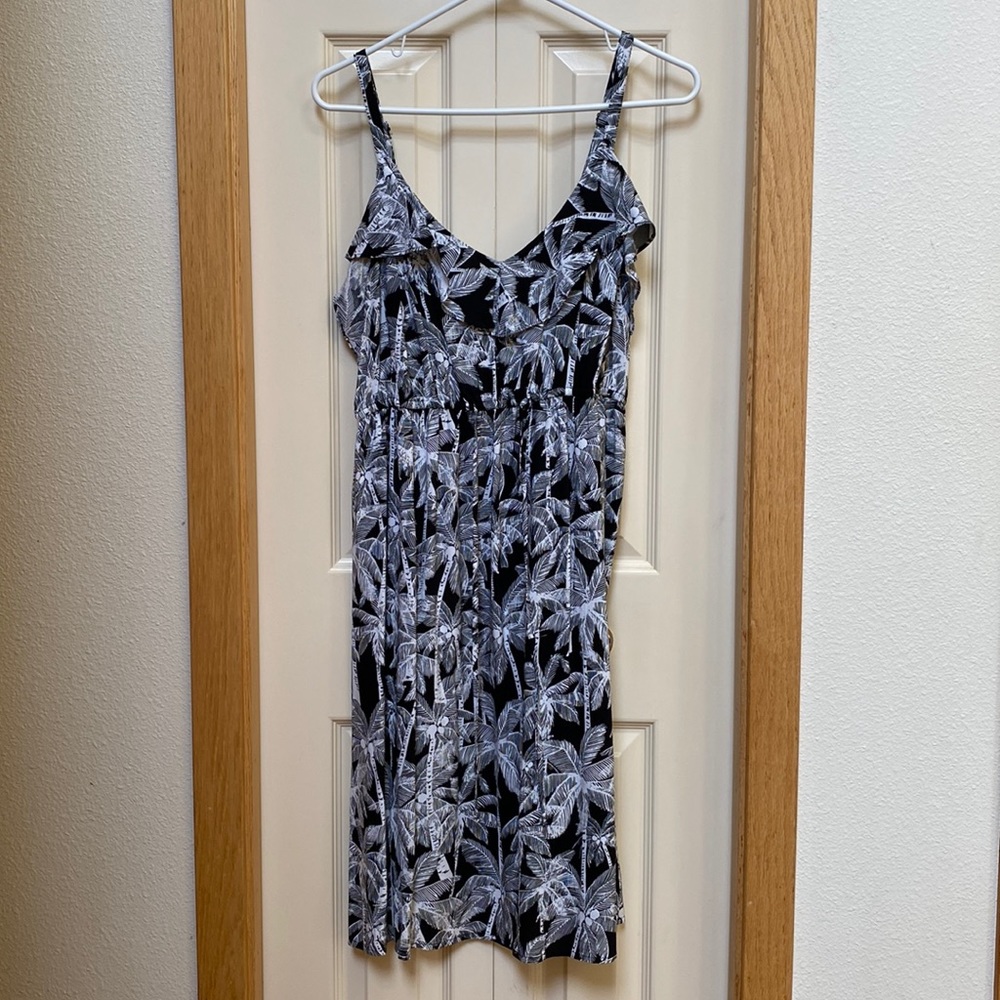 Torrid Black and White Palm Print Challis Dres Size 1
